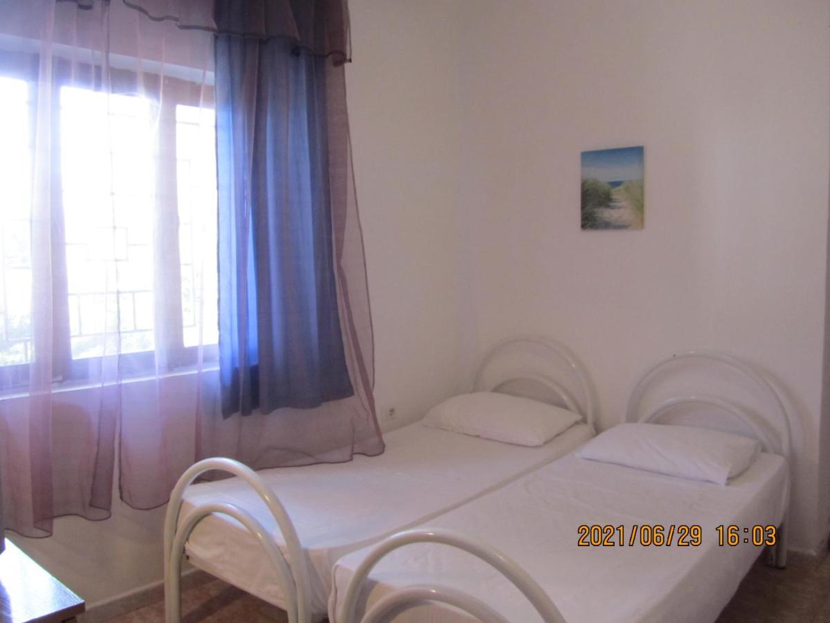 Private Apartment At Guest House Hektor & Aferdita Avlonya Dış mekan fotoğraf